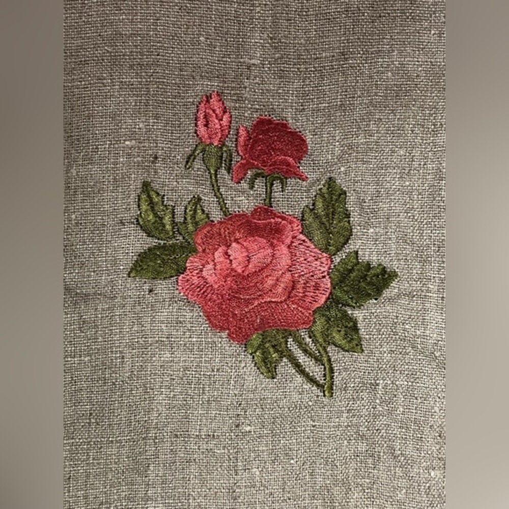 Embroidered Doily with‎ Roses. H39 - Picture 7 of 7